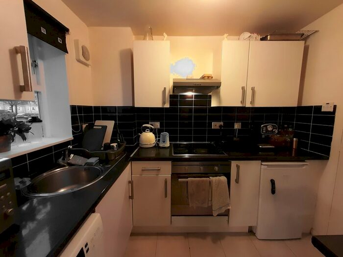 1 Bedroom Flat To Rent In Molyneux Drive, London SW17