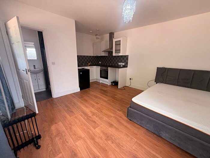 1 Bedroom Studio To Rent In Stoke Road, Aylesbury, Buckinghamshire, HP21