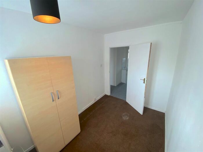 3 Bedroom Flat To Rent In Springwell Road, Hounslow, TW4