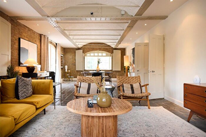 4 Bedroom Flat To Rent In East Smithfield, Saint Katherine Docks, London, E1W