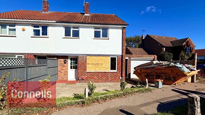 3 Bedroom House To Rent In Lambs Farm Road, RH12