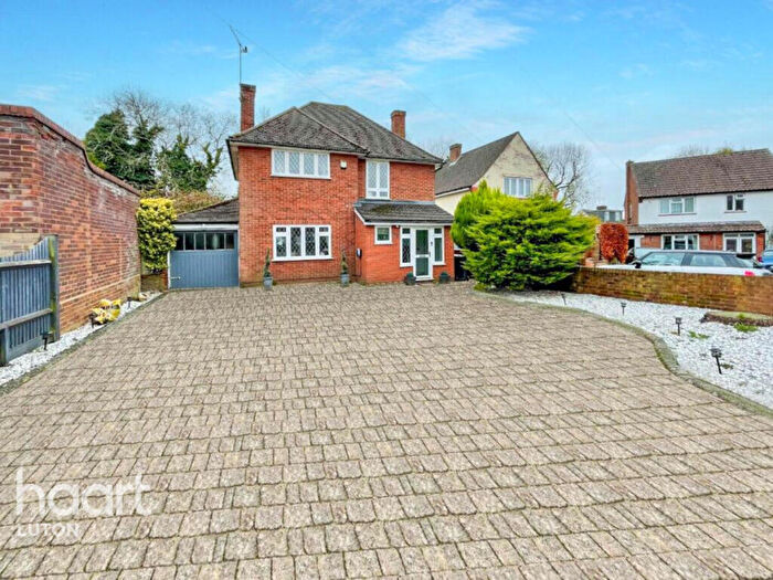 3 Bedroom Detached House For Sale In Honeygate, Luton, LU2