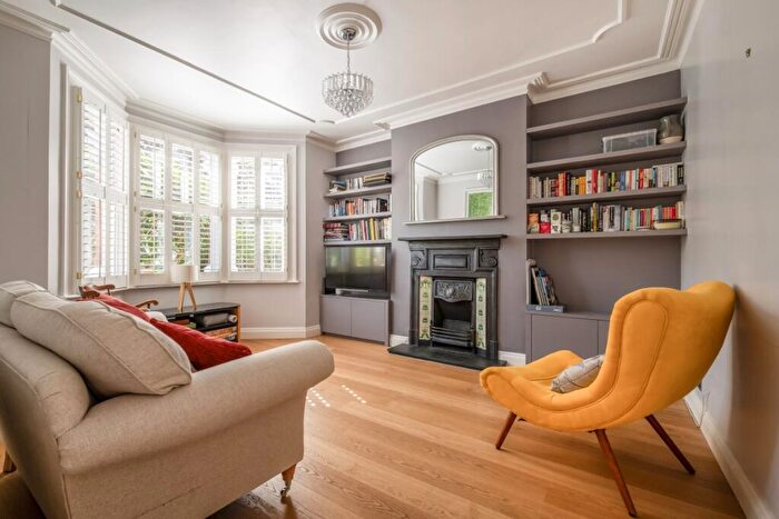 4 Bedroom Semi-Detached House To Rent In Coval Road London, SW14