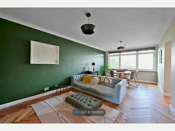 2 Bedroom Flat To Rent In Ewhurst, London, SW15