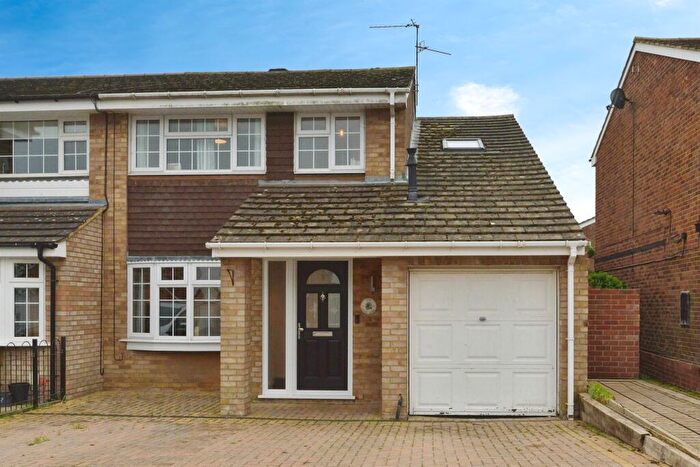 4 Bedroom Semi-Detached House For Sale In Glebe Road, Deanshanger, Milton Keynes, MK19