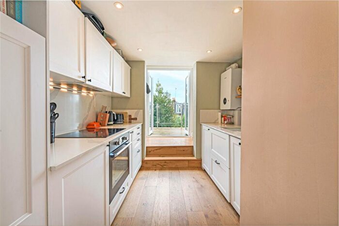 1 Bedroom Apartment For Sale In Cologne Road, SW11