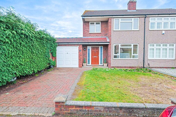 3 Bedroom Semi Detached House To Rent In Gibbs Close, Cheshunt, EN8