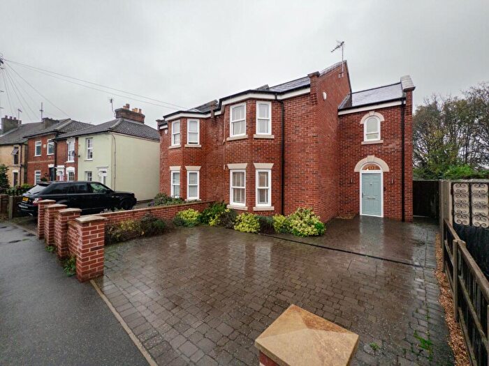 4 Bedroom Semi Detached House For Sale In Rosehill Road, IP3