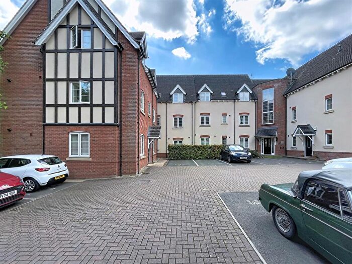 2 Bedroom Apartment For Sale In Laneham Place, Kenilworth, CV8