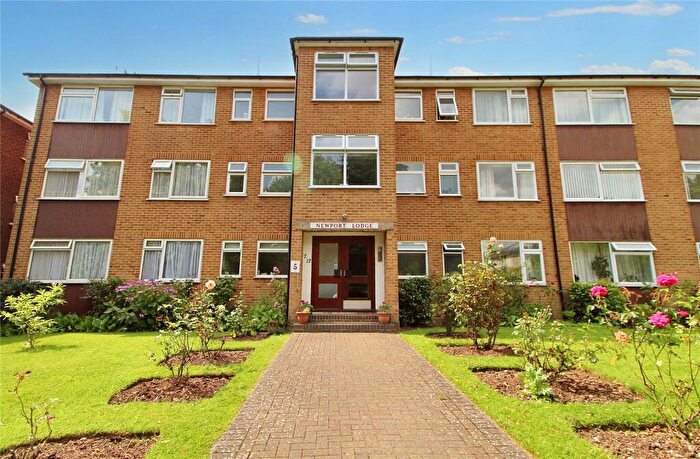 2 Bedroom Apartment For Sale In Village Road, Enfield, Middlesex, EN1