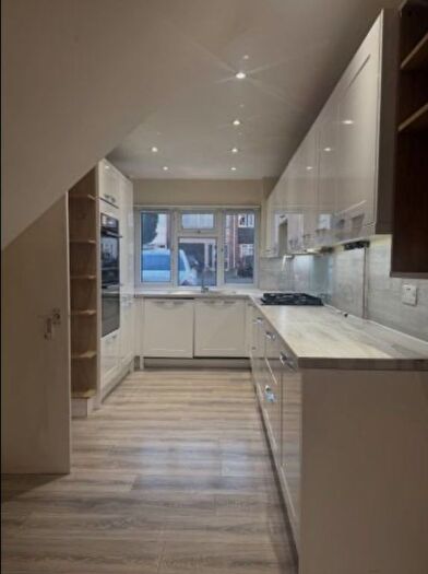5 Bedroom End Of Terrace House To Rent In Liphook Close, Hornchurch, Essex, RM12
