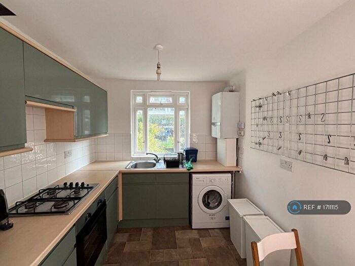 3 Bedroom Maisonette To Rent In Brenthouse Road, London, E9