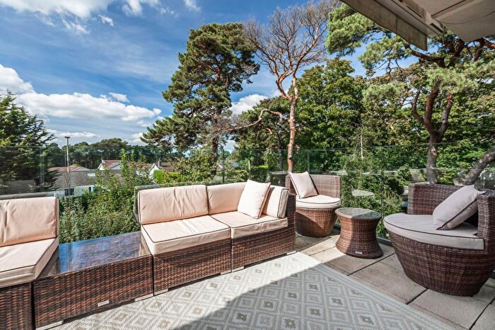 3 Bedroom Apartment For Sale In Flat Haven Road, Canford Cliffs, Poole, BH13