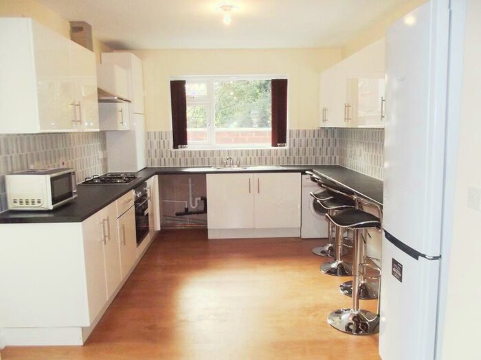 5 Bedroom Terraced House To Rent In Ladybarn Lane, Manchester, M14