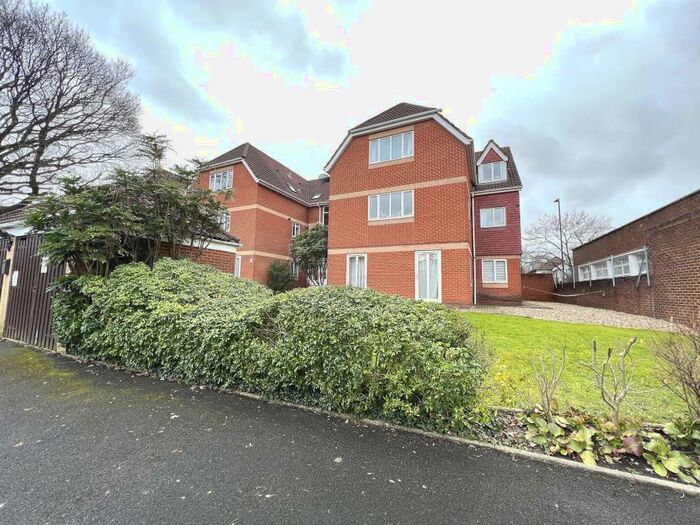 2 Bedroom Flat To Rent In Cobbett Road, Bitterne, SO18