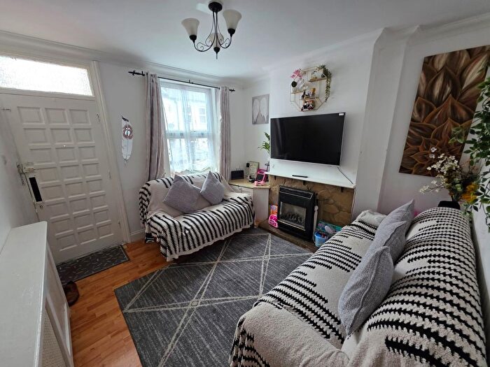 2 Bedroom Terraced House To Rent In Butlin Road, Luton, Bedfordshire, LU1