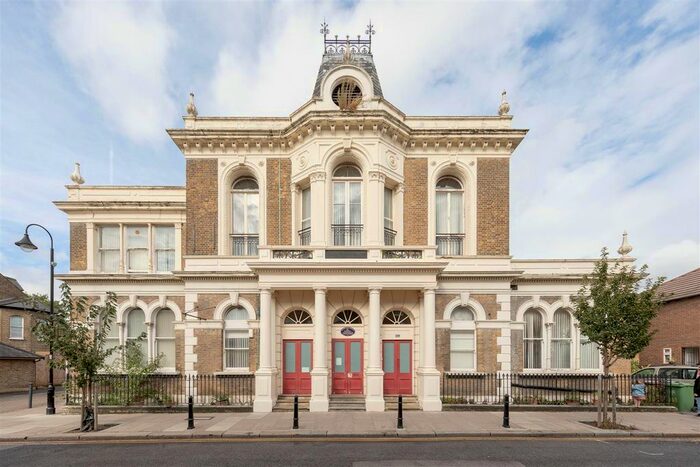 2 Bedroom Flat To Rent In Orford Road, Walthamstow, E17