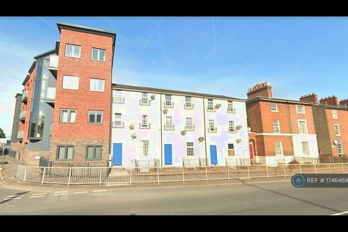 2 Bedroom Maisonette To Rent In Alastair Nicholas Court, Reading, RG1