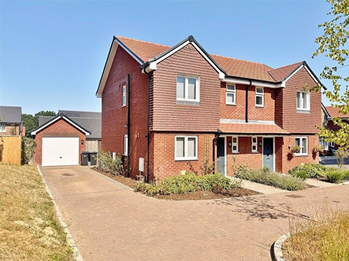 3 Bedroom End Of Terrace House To Rent In Smugglers Close, Verwood, Dorset, BH31