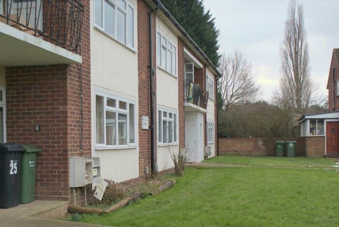 1 Bedroom Flat To Rent In Dunmore, Guildford, Surrey, GU2
