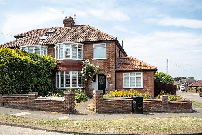 4 Bedroom Semi-Detached House For Sale In Pinelands Way, Osbaldwick, York, YO10