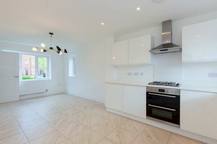 5 Bedroom End Of Terrace House To Rent In Pioneer Way, Bicester, OX26
