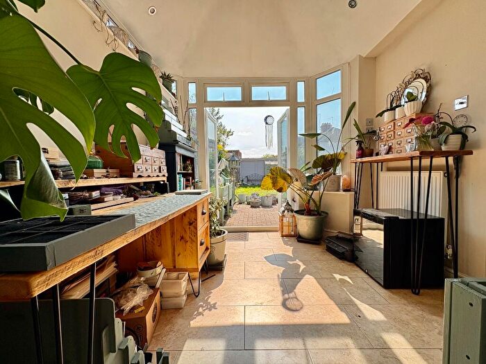 3 Bedroom Terraced House For Sale In The Drive, Phippsville, Northampton, NN1