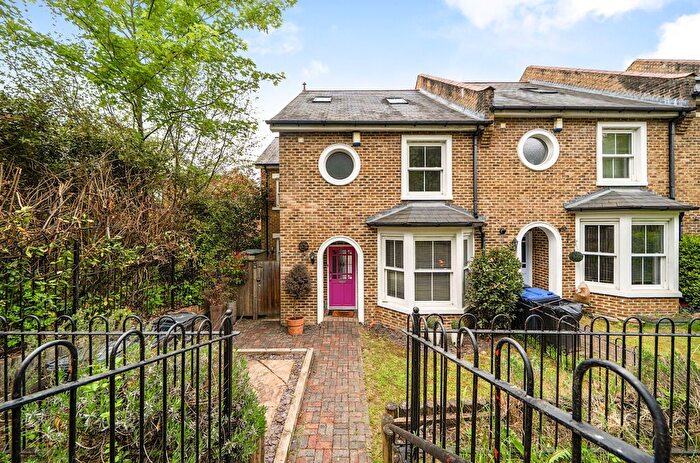 4 Bedroom End Of Terrace House For Sale In Valley Road, Kenley, CR8