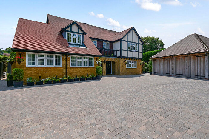 5 Bedroom Detached House For Sale In Medlar Drive, Hawley, GU17