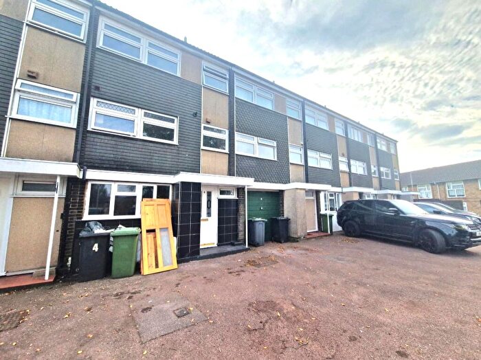 4 Bedroom Terraced House To Rent In Axe Close, Luton, LU3