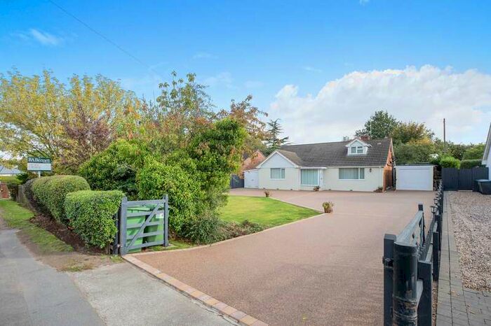4 Bedroom Detached House For Sale In Shipston Road, Stratford Upon Avon, Warwickshire, CV37