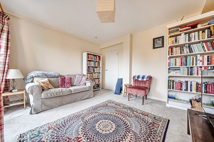 2 Bedroom Flat For Sale In Nunhead Lane, Peckham Rye, London, SE15