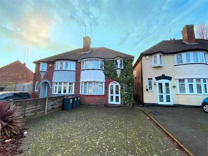 3 Bedroom Semi-Detached House To Rent In Garretts Green Lane, Sheldon, Birmingham B26