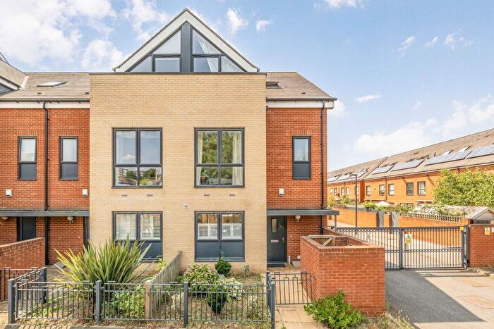 4 Bedroom Semi Detached House To Rent In South Oak Road, Streatham, SW16