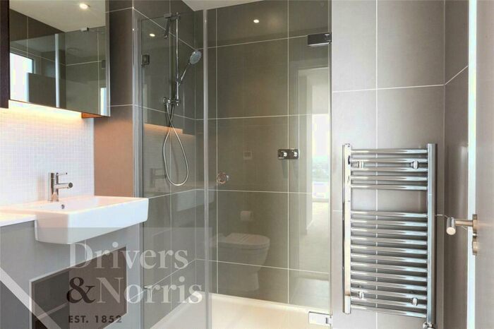 2 Bedroom Apartment For Sale In Skylark Point, Newnton Close, London, N4