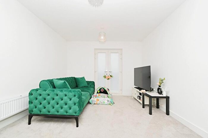 2 Bedroom Flat For Sale In Cresswell Edge, Houghton Regis, Dunstable, Bedfordshire, LU5