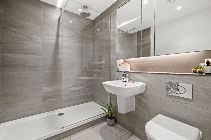 2 Bedroom Apartment To Rent In Anvil, M5
