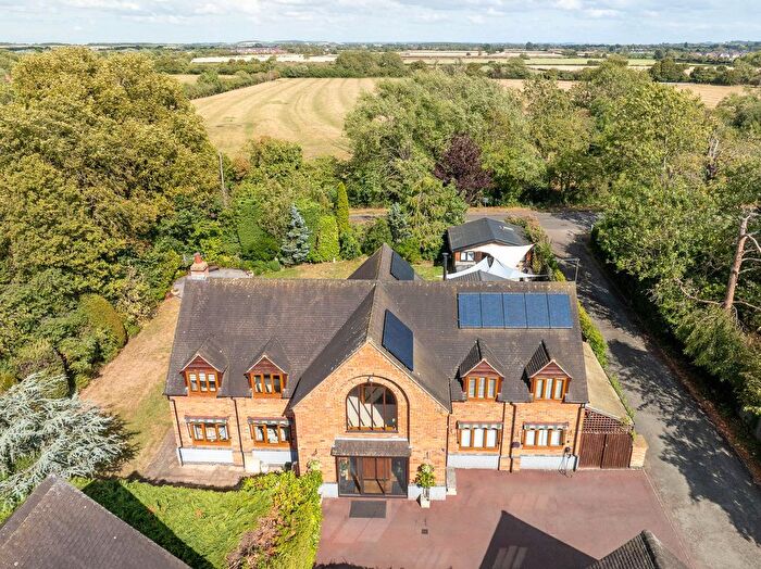 5 Bedroom Property For Sale In Welford Road, Long Marston, CV37