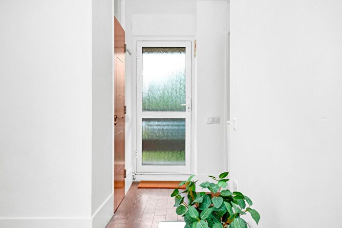 1 Bedroom Flat For Sale In Mathon Court, Guildford, GU1