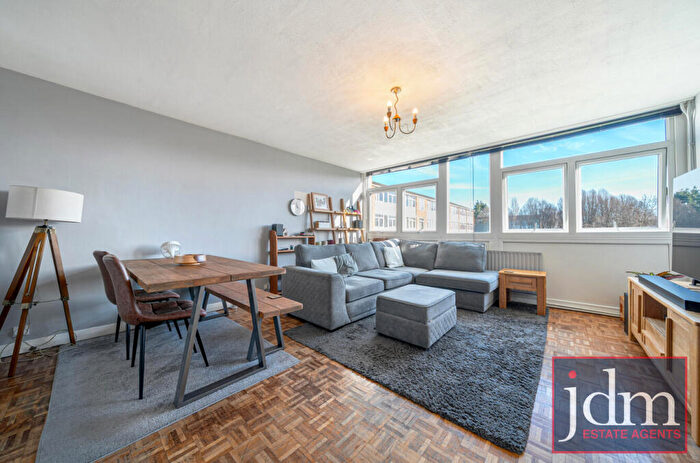 3 Bedroom Maisonette To Rent In Tarnwood Park, London, SE9