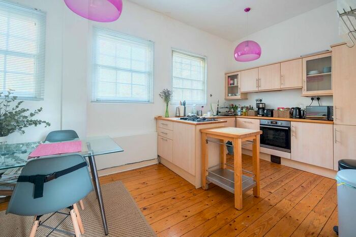2 Bedroom Flat To Rent In Hackney Road, Hackney, London, E2