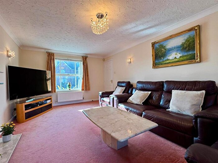 4 Bedroom Detached House For Sale In Sycamore Close, Sutton Coldfield, B76