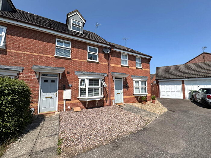 3 Bedroom Terraced House For Sale In Treefields, Buckingham, MK18