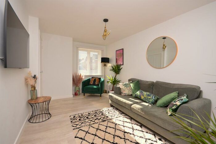 2 Bedroom House To Rent In Green Crescent, Desborough, Kettering, NN14