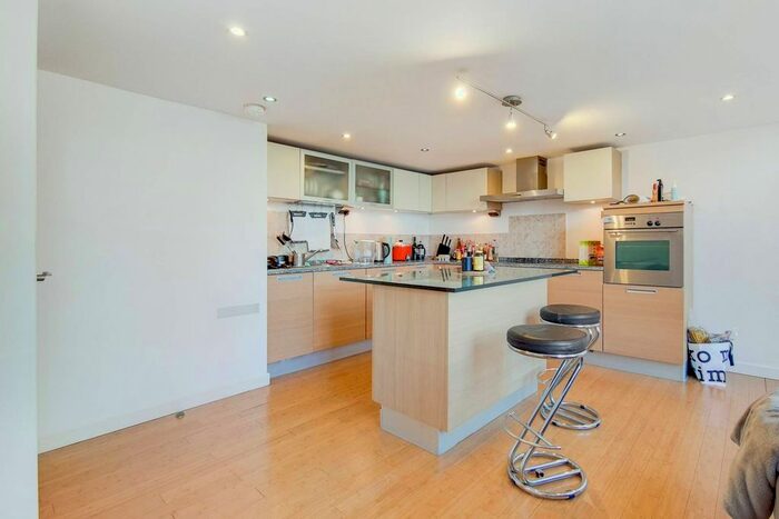 2 Bedroom Flat To Rent In Reed Place, Clapham North, London, SW4