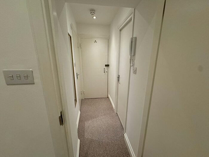 Studio To Rent In Craven Hill Gardens, London, W2