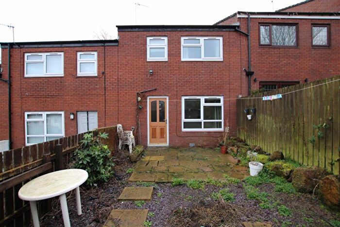3 Bedroom Town House For Sale In Wellstone Garth, Bramley, Leeds, LS13