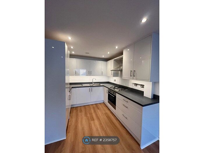 1 Bedroom Flat To Rent In Mullins House, Cheltenham, GL51