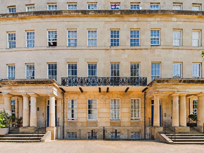 1 Bedroom Flat To Rent In Lansdown Crescent, Cheltenham, GL50