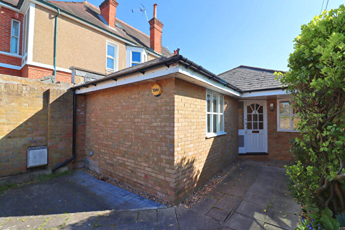 2 Bedroom Detached Bungalow To Rent In Kingston Upon Thames, Surrey, KT1